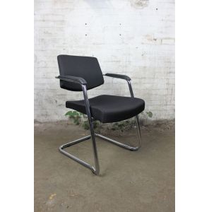 Vergaderstoel | Jong gebruikt | Sledeframe | Zwart gestoffeerd