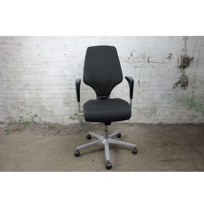 Giroflex | Bureaustoel | Tweedehands | Zwart | Grijs onderstel | Armleuningen | BS28
