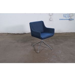 Design | Fauteuil | Tweedehands | Blauw gestoffeerd | Gepolijst aluminium draaipoot | OS277