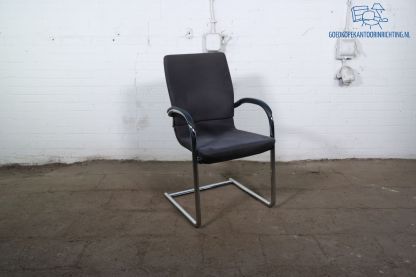 Ahrend 230 | Tweedehands |  Vergaderstoel | Grijs gestoffeerd | Chromen sledeframe | VS371