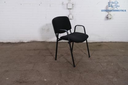 Kantinestoel | Tweedehands | Zwart gestoffeerd | Zwart frame | Met armleuningen | KS296