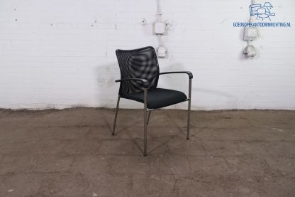 Tweedehands | Vergaderstoel | Zwart gestoffeerd | Mesh rug | Cromen frame | VS376