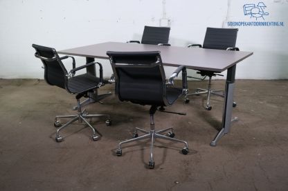 Assenburg | Vergadertafel | Tweedehands | Antarciet eiken blad | Zilvergrijs frame | VT314