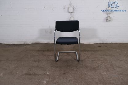 Vitra| Tweedehands | Vergaderstoel | Zwart gestoffeerd | Cromen sledeframe | VS380