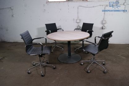 Vergadertafel | Tweedehands | Robson eiken blad | Zwarte trompetvoet | VT323