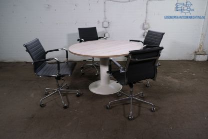 Vergadertafel | Tweedehands | Robson eiken blad | Witte trompetvoet | VT325