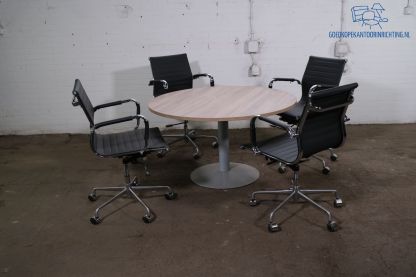 Vergadertafel | Tweedehands | Robson eiken blad | Grijze plateautvoet | VT326