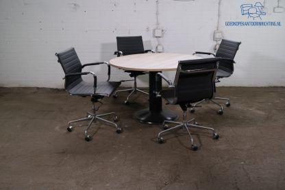 Vergadertafel | Tweedehands | Robson eiken blad | Zwarte trompetvoet | VT327