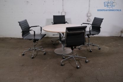 Vergadertafel | Tweedehands | Robson eiken blad | Grijze plateautvoet/ klein | VT328