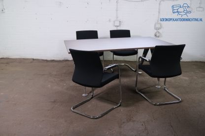 Vergadertafel | Tweedehands | Noten houten blad | Chromen design frame | VT337