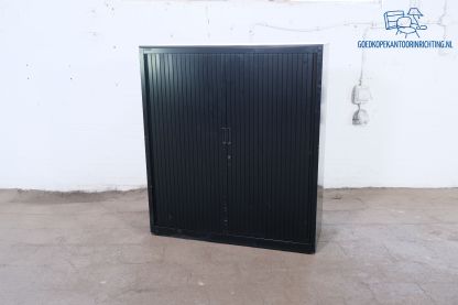 Tweedehands Assenburg Roldeurkast Zwart Kersen Topblad 136x120x47 cm