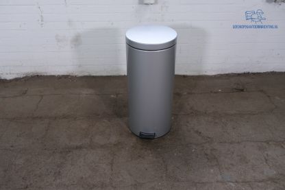 Tweedehands Brabantia prullenbak grijs 66x30 cm nette staat