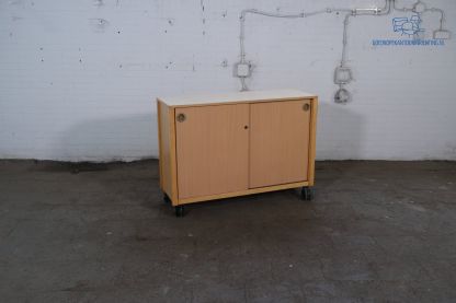 Tweedehands ahorn schuifdeurkast verrijdbaar 1 legbord 88x120x41 cm