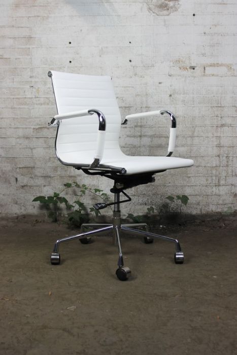 Ingenieurs overal Oxideren Vitra Eames | Tweedehands | Vergaderstoel | Replica | Lage rugleuning | Wit  | Kunstleder