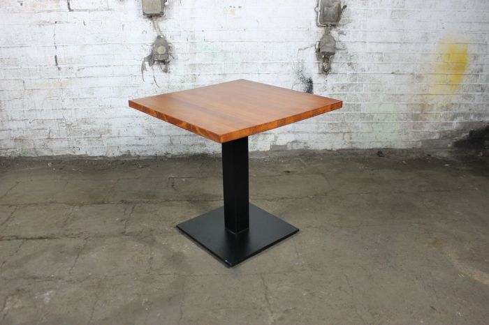 vergelijking vleet alias Vierkante tafel | Tweedehands | Massief kersenhout | Zwart hamerslag frame  | OT214