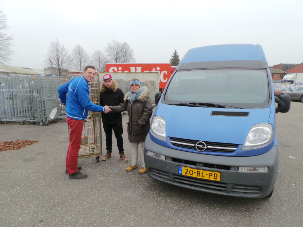 Donatie van rolcontainers aan Voedselbank Franeker - Goedkopekantoorinrichting.nl